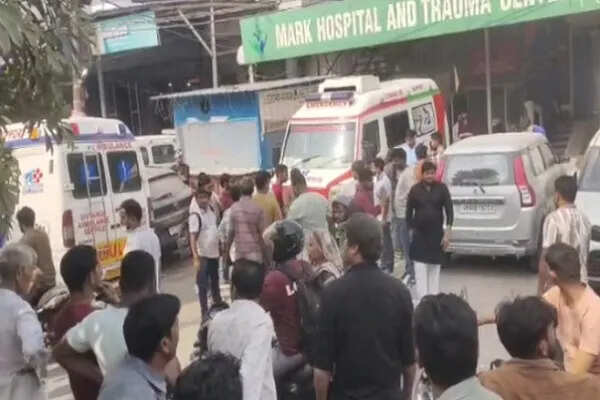 नोएडा के अस्पताल में ऑक्सीजन सप्लाई लाइन फटी, मरीजों में मची अफरातफरी