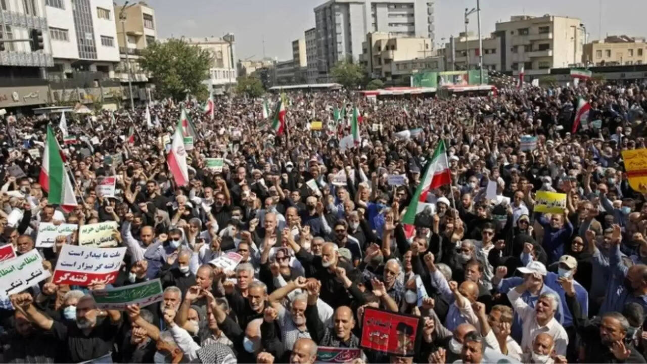 ईरान में सरकार विरोधी आंदोलन: इरफान सुलतानी की फांसी से बढ़ी अंतरराष्ट्रीय चिंता