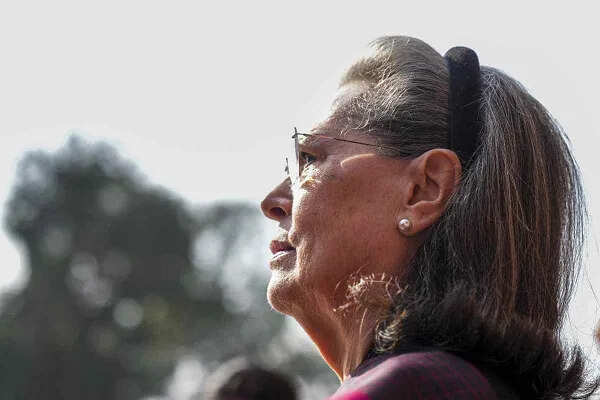 सोनिया गांधी की स्वास्थ्य स्थिति स्थिर, अस्पताल में जारी है निगरानी