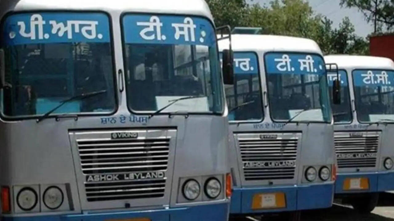 पंजाब में सरकारी बसों की हड़ताल से यात्रियों को हुई कठिनाई