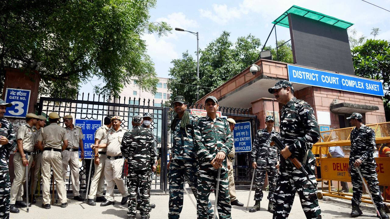 दिल्ली के साकेत कोर्ट में आत्महत्या की घटना, काम के दबाव का मामला