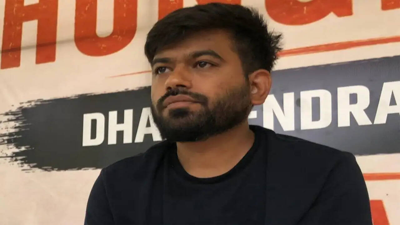 कॉकरोच जनता पार्टी के प्रदर्शन में पुलिस कार्रवाई के बावजूद समर्थन जारी