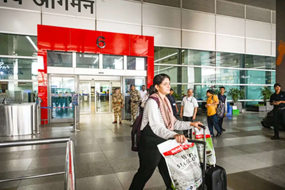 घरेलू एयरलाइंस ने मध्य पूर्व के लिए उड़ान सेवाएं फिर से शुरू कीं