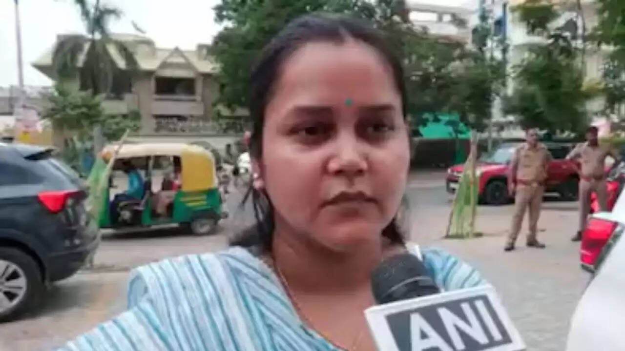 युवती ने एशिया कप में भारत-पाक मैच का किया विरोध