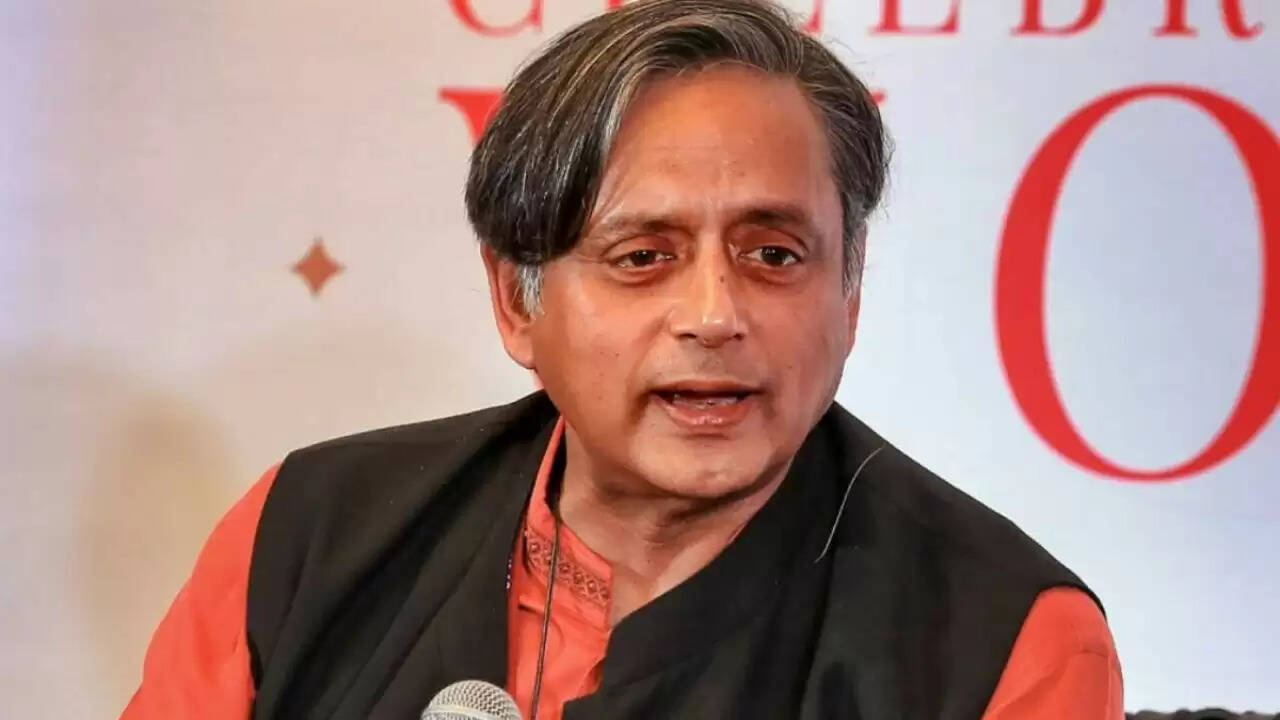 शशि थरूर ने हिंदू धर्म की उदारता और लचीलेपन को उजागर किया