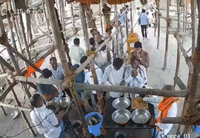 महाराष्ट्र में हनुमान मंदिर की छत गिरने से 6 की मौत, कई श्रद्धालु घायल