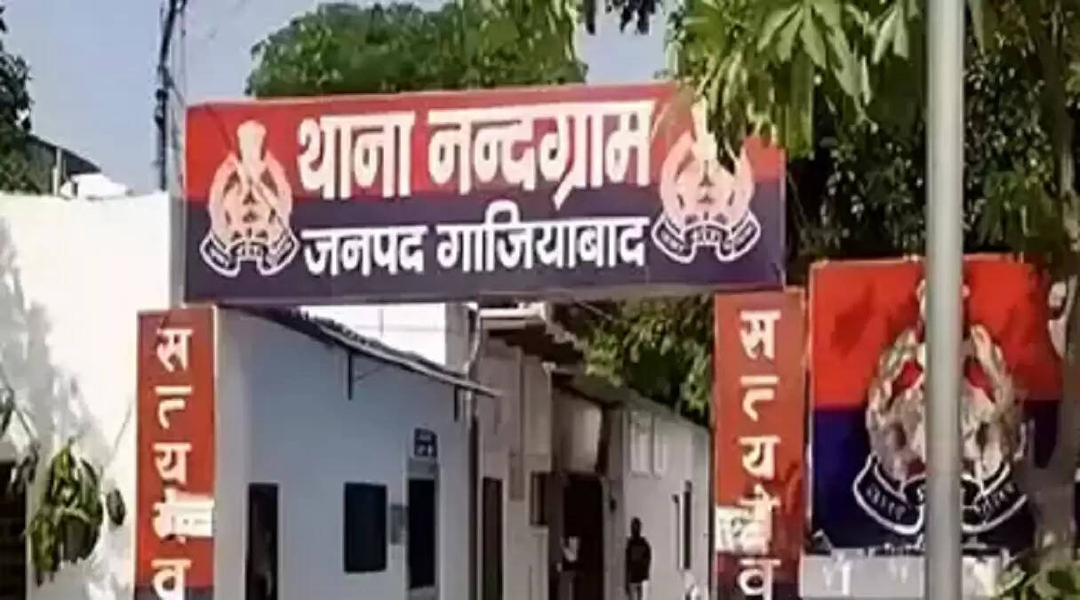 गाजियाबाद में पिता-पुत्र पर फायरिंग और पत्थराव का मामला