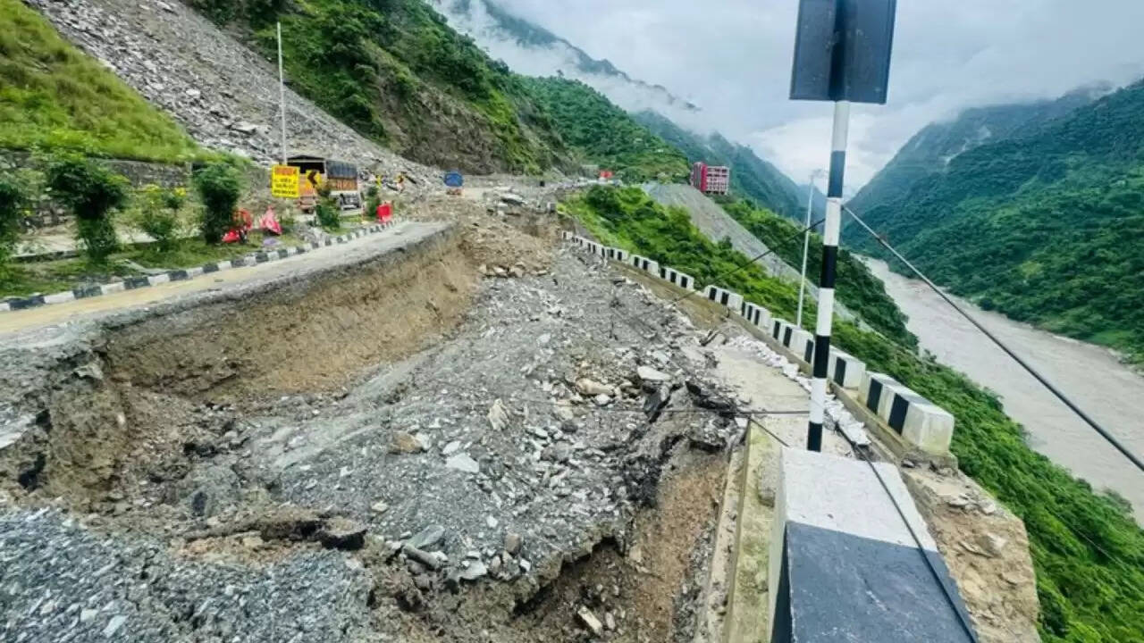 हिमाचल प्रदेश में बादल फटने से मची तबाही: जानें क्या हुआ?