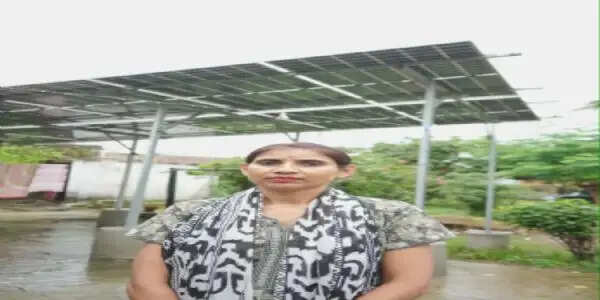 प्रधानमंत्री सूर्यघर मुफ्त बिजली योजना से श्रीमती मोनिका एक्का के घर का बिजली बिल हुआ शून्य