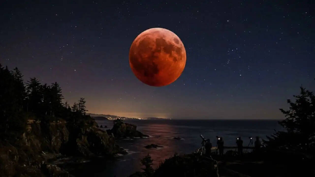 2026 में पूर्ण चंद्र ग्रहण: जानें समय और देखने के स्थान