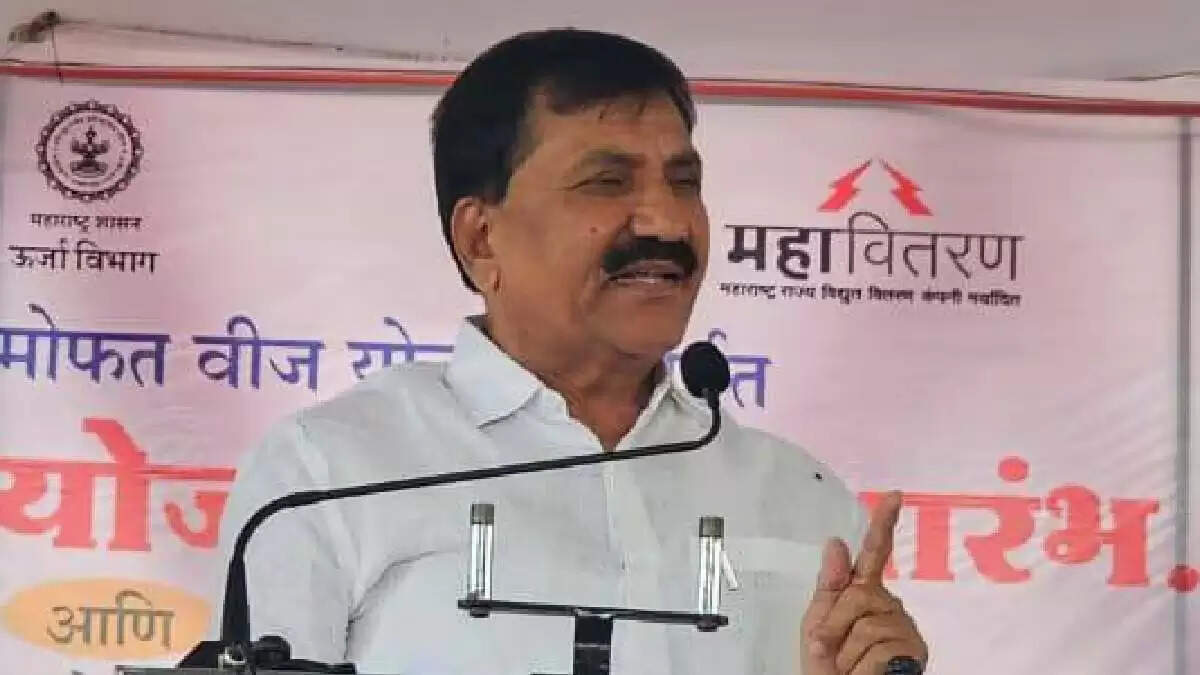 महाराष्ट्र में बीजेपी विधायक का विवादित बयान, राजनीतिक हलचल मची