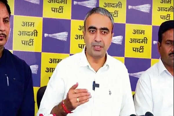 हरियाणा में दलित आईपीएस अधिकारी की आत्महत्या पर आम आदमी पार्टी की प्रतिक्रिया