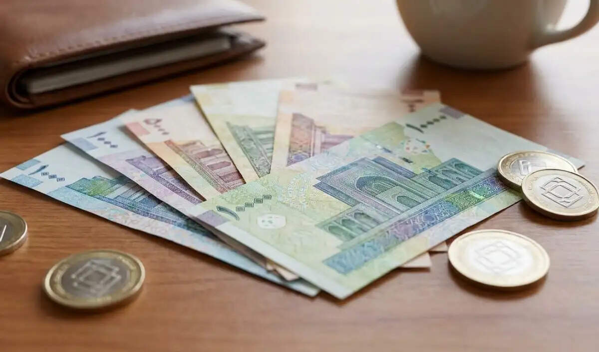 ईरान की मुद्रा रियाल ने बनाया नया रिकॉर्ड, डॉलर के मुकाबले गिरावट जारी