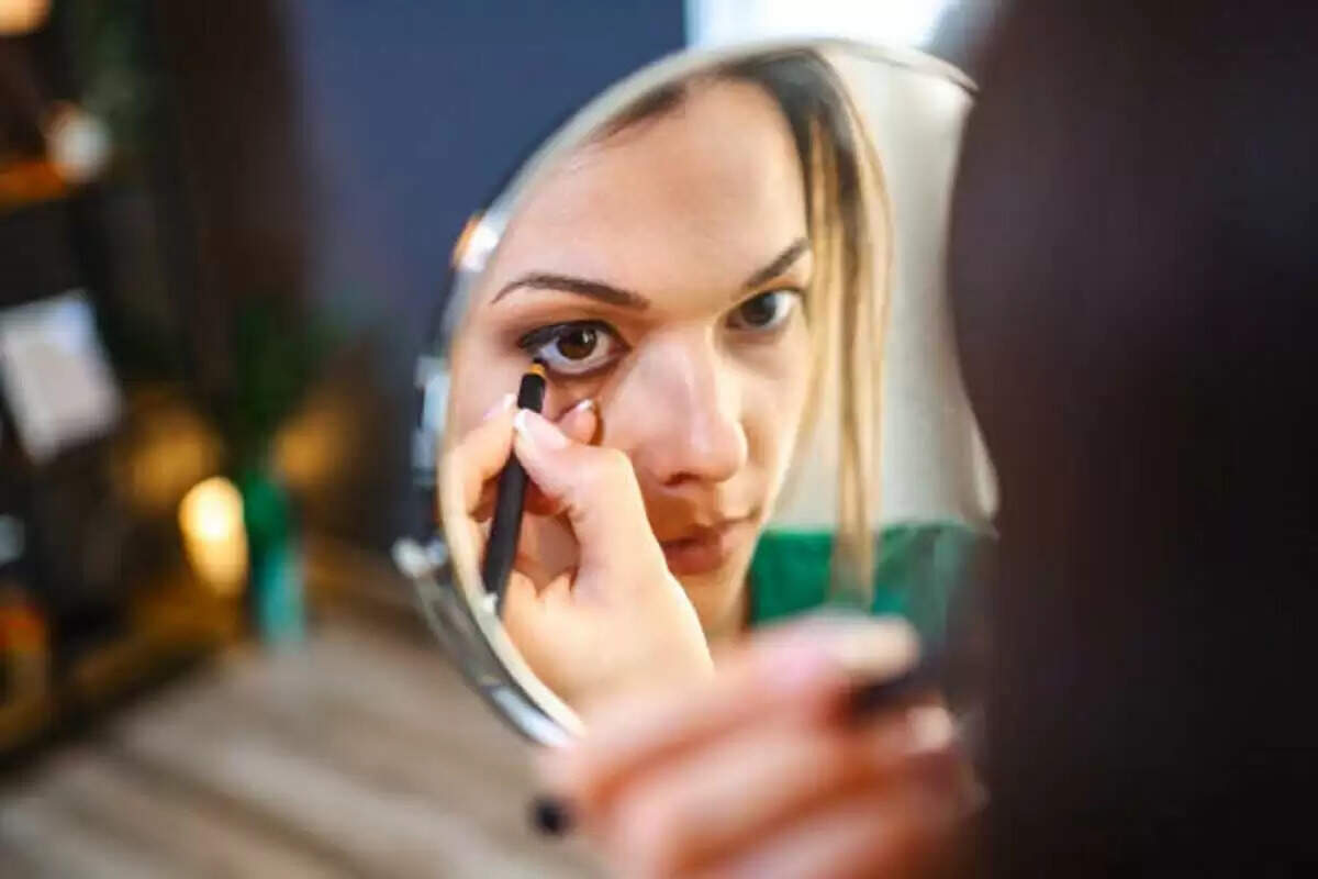 काजल के फैलने से बचने के लिए बेहतरीन ब्यूटी टिप्स