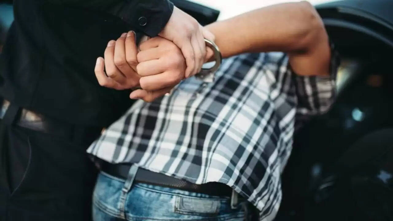 बड़वानी में छात्राओं ने मनचले को सिखाया सबक, पुलिस ने किया गिरफ्तार