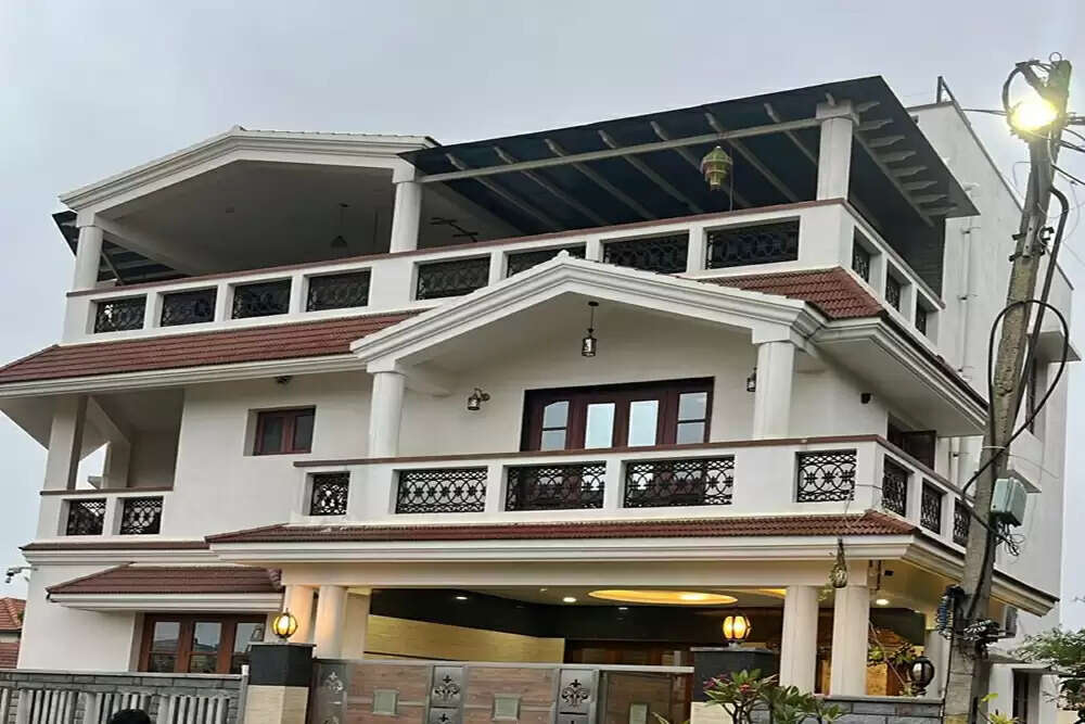 कर्नाटक लोकायुक्त की छापेमारी: सरकारी अधिकारियों के ठिकानों पर कार्रवाई
