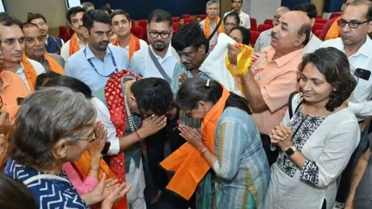 कैलाश मानसरोवर यात्रा का पहला बैच रवाना, धार्मिक पर्यटन में नया अध्याय