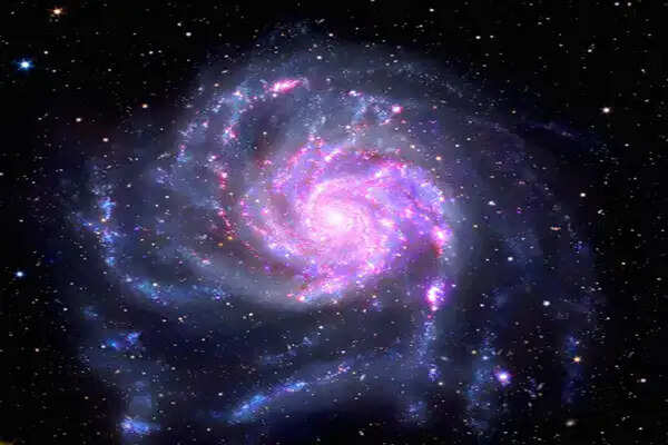 NASA ने साझा की पिनव्हील गैलेक्सी की अद्भुत तस्वीर