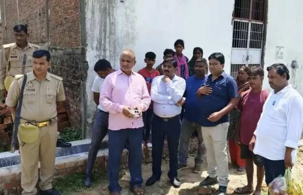 नौतनवा में पिता के अंतिम संस्कार की दर्दनाक तस्वीर ने जगाई मानवता की उम्मीद
