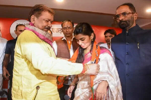 बिहार विधानसभा चुनाव: भाजपा ने मैथिली ठाकुर को दिया टिकट