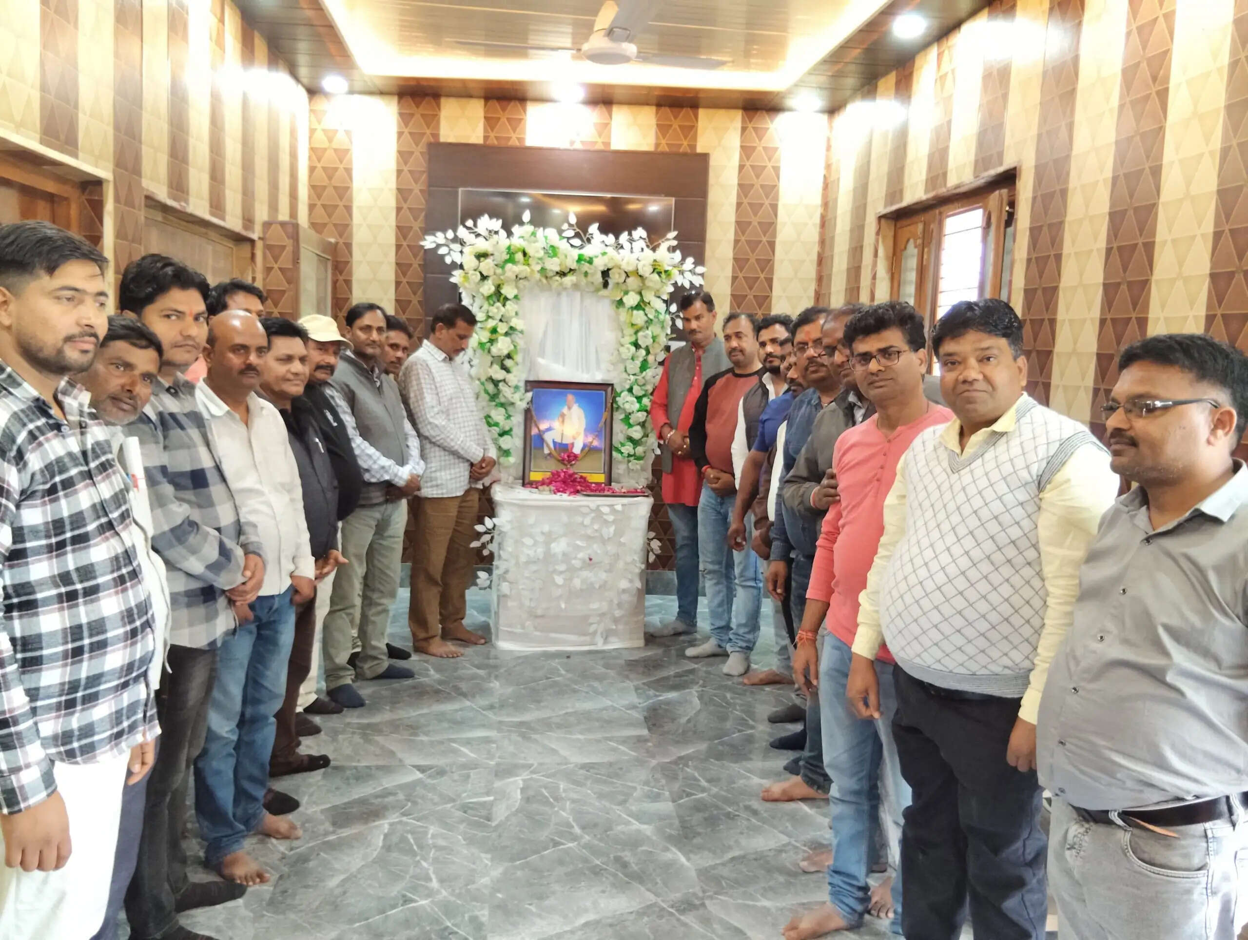 नगर पालिका अध्यक्ष ने पिता की पुण्यतिथि पर श्रद्धांजलि अर्पित की