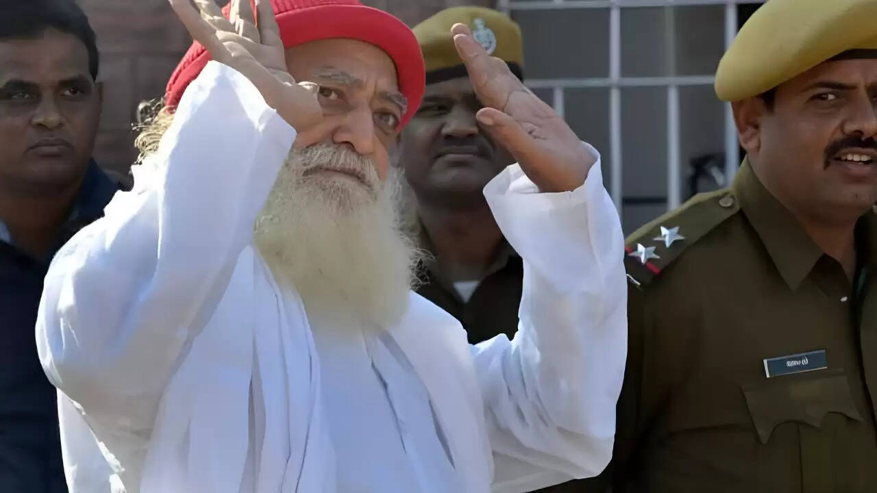 आसाराम को जोधपुर जेल से मिली जमानत, तस्वीरों ने बढ़ाई चर्चा