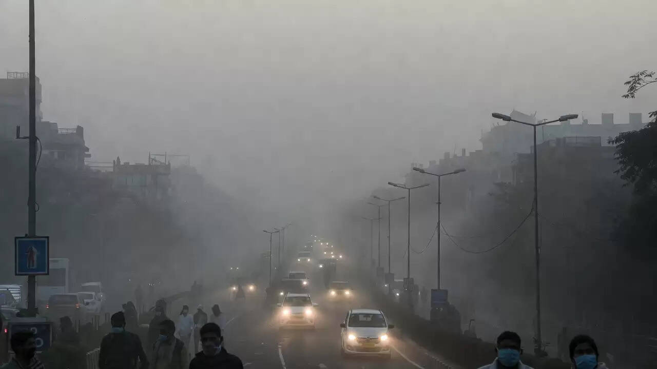 दिल्ली में वायु प्रदूषण की स्थिति गंभीर, एक्यूआई में वृद्धि