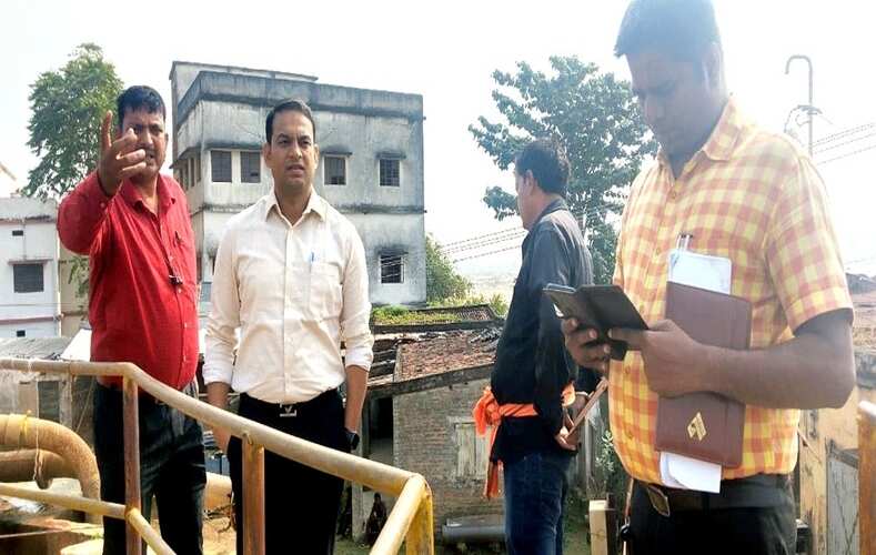 पम्पू कल जलापूर्ति केंद्र की बदतर स्थिति पर भड़के नगर आयुक्त