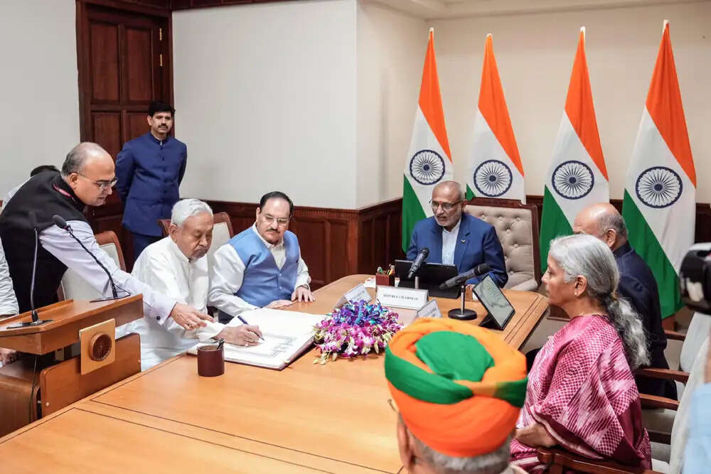 नीतीश कुमार ने राज्यसभा में ली शपथ, बिहार की राजनीति में नया मोड़