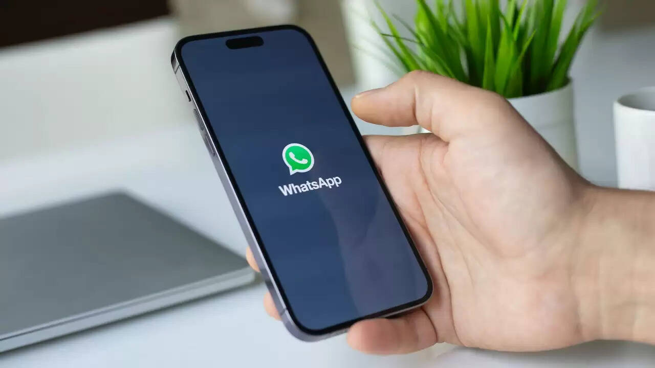 दिल्ली सरकार की नई WhatsApp सेवा: सरकारी दस्तावेज़ अब घर बैठे प्राप्त करें