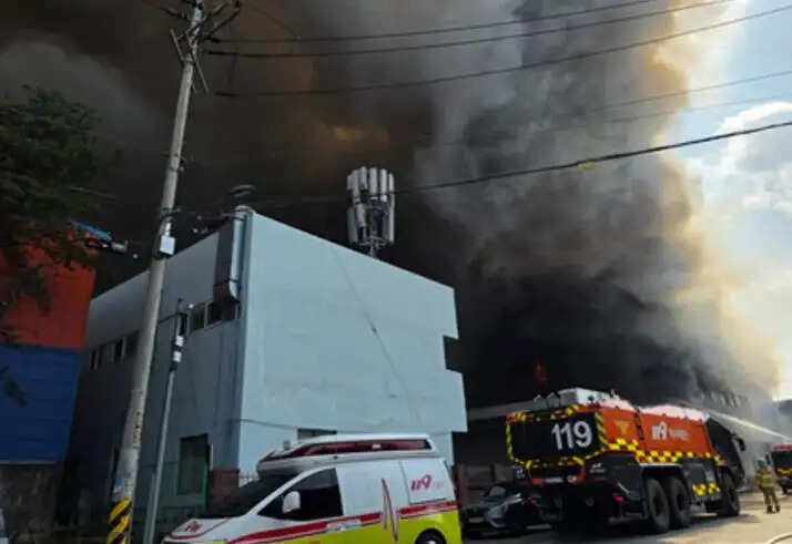 दक्षिण कोरिया में कार पुर्जे के कारखाने में भीषण आग, 50 लोग घायल