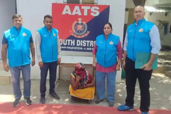 दिल्ली पुलिस ने महिला ड्रग पेडलर को गिरफ्तार किया, 112 ग्राम हेरोइन बरामद