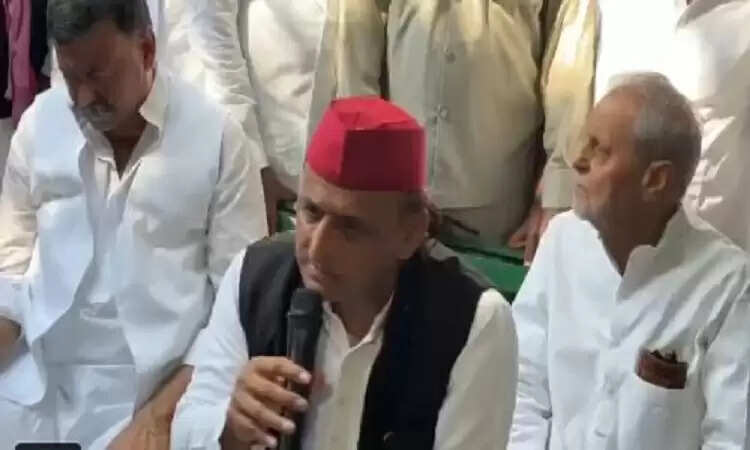 अखिलेश यादव ने डॉ लोहिया को श्रद्धांजलि दी, बीजेपी पर साधा निशाना