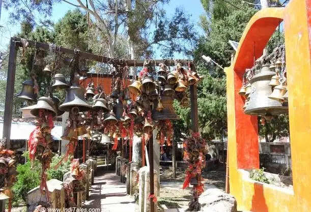 गोलू देवता मंदिर: न्याय के देवता की महिमा