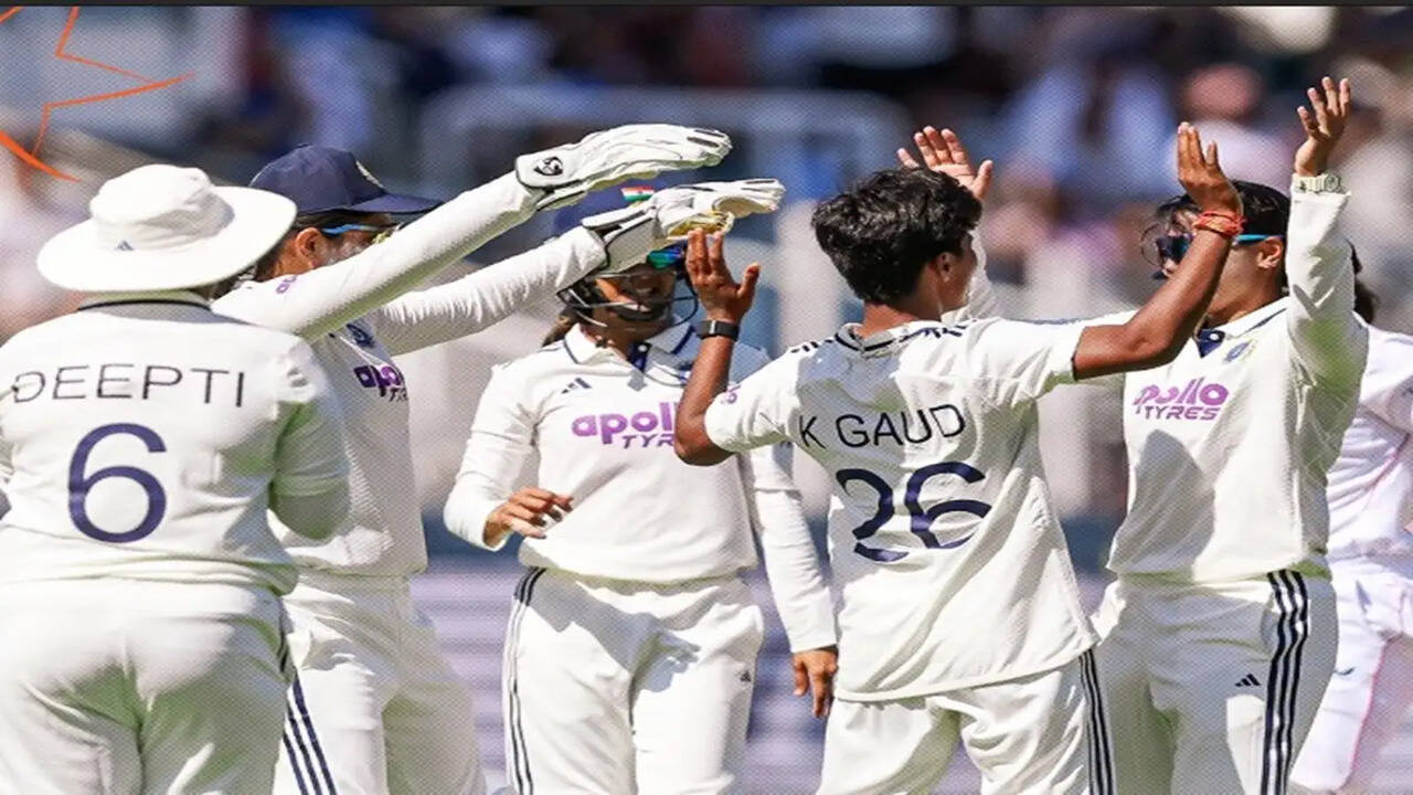 भारतीय महिला क्रिकेट टीम ने लॉर्ड्स में रचा इतिहास, इंग्लैंड को 270 रन से हराया