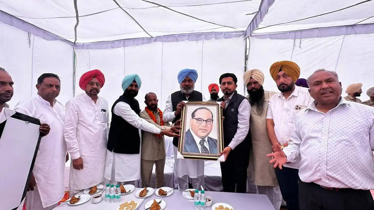 कांशी राम जी की जयंती पर आम आदमी पार्टी ने दी श्रद्धांजलि, सामाजिक न्याय की दिशा में उठाए कदम