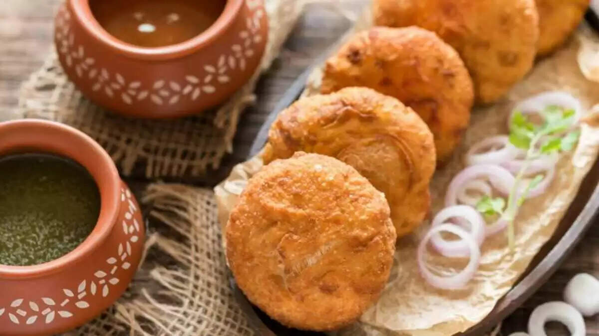 मॉनसून में बनाएं राजस्थान की लाजवाब प्याज कचौड़ी