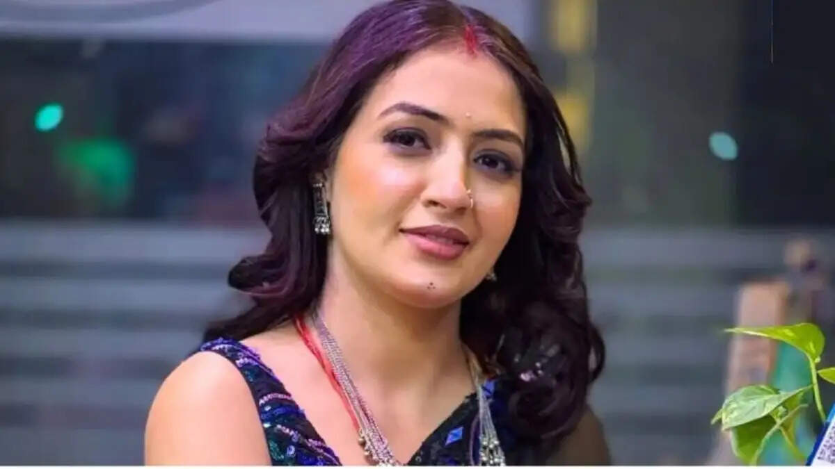 वड़ा पाव गर्ल का नया रोमांस: कैमरे पर किया प्यार का इज़हार