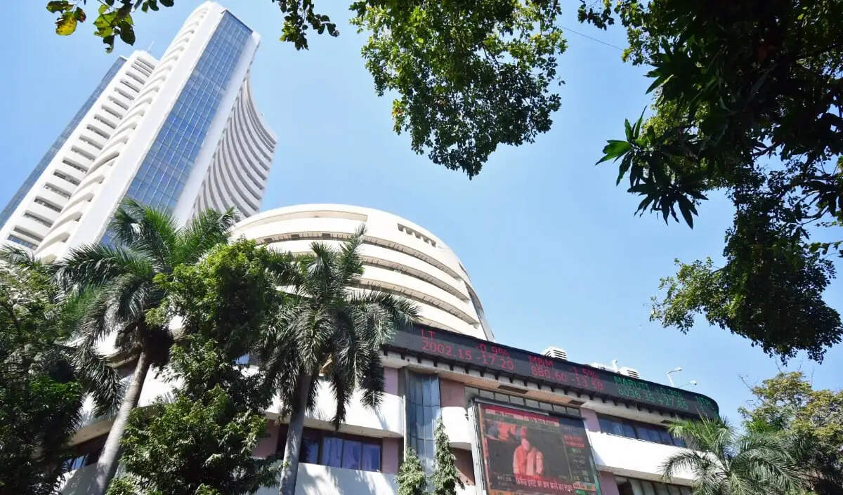 भारतीय शेयर बाजार में गिरावट: सेंसेक्स और निफ्टी में भारी कमी