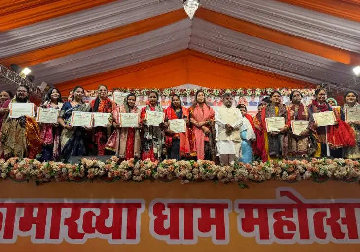 महिलाओं के सशक्तिकरण पर संगोष्ठी का आयोजन, 32 महिलाओं को मिला सम्मान