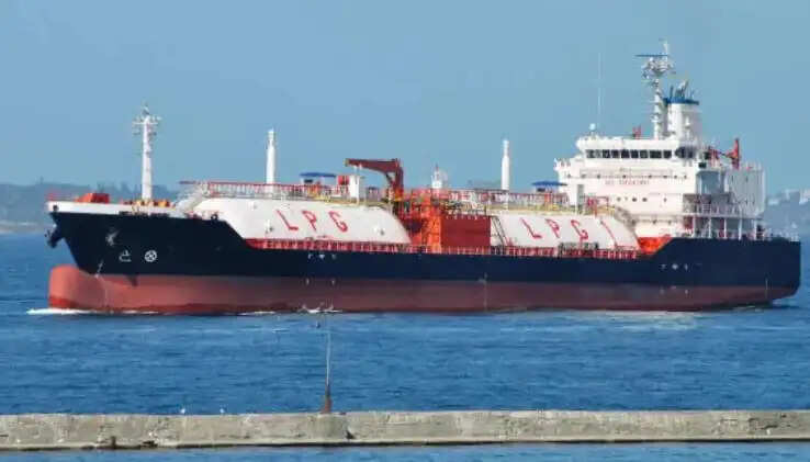 भारत के लिए राहत: कांडला पोर्ट पर पहुंचा 42,000 मीट्रिक टन LPG