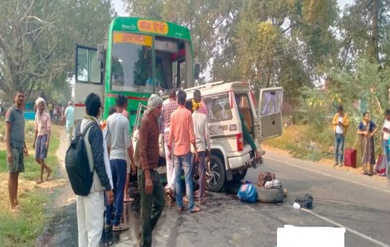 यूपी के चित्रकूट में जनरथ बस और कार की टक्कर में पांच की मौत
