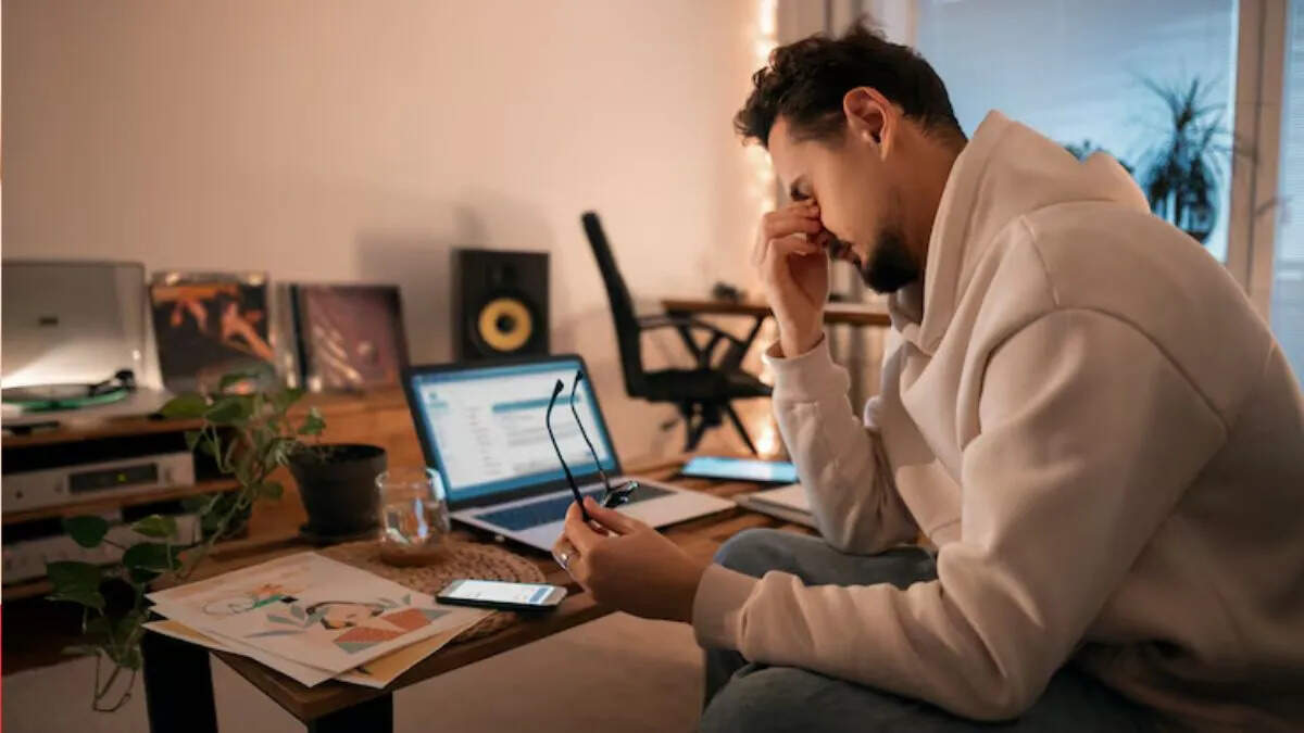 जॉब हगिंग: नौकरी से चिपके रहने का नया चलन