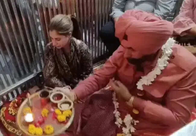 नवजोत सिंह सिद्धू ने वृंदावन में की पूजा, बेटी के साथ बिताया समय