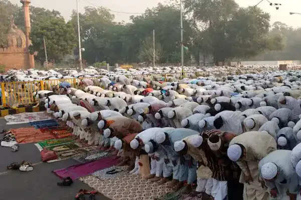 इलाहाबाद हाईकोर्ट का महत्वपूर्ण निर्णय: सार्वजनिक स्थलों पर नमाज़ की अनुमति नहीं