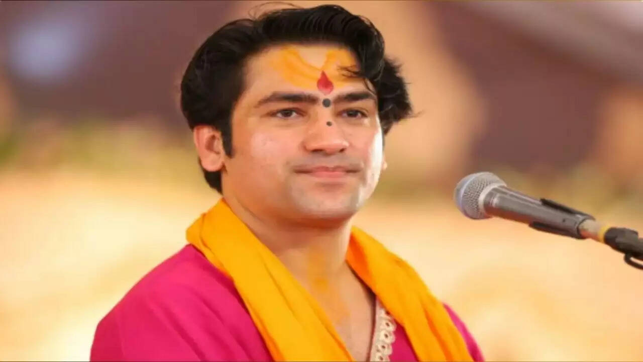 धीरेंद्र कृष्ण शास्त्री का जातिवाद पर कड़ा बयान, नवंबर में करेंगे पदयात्रा
