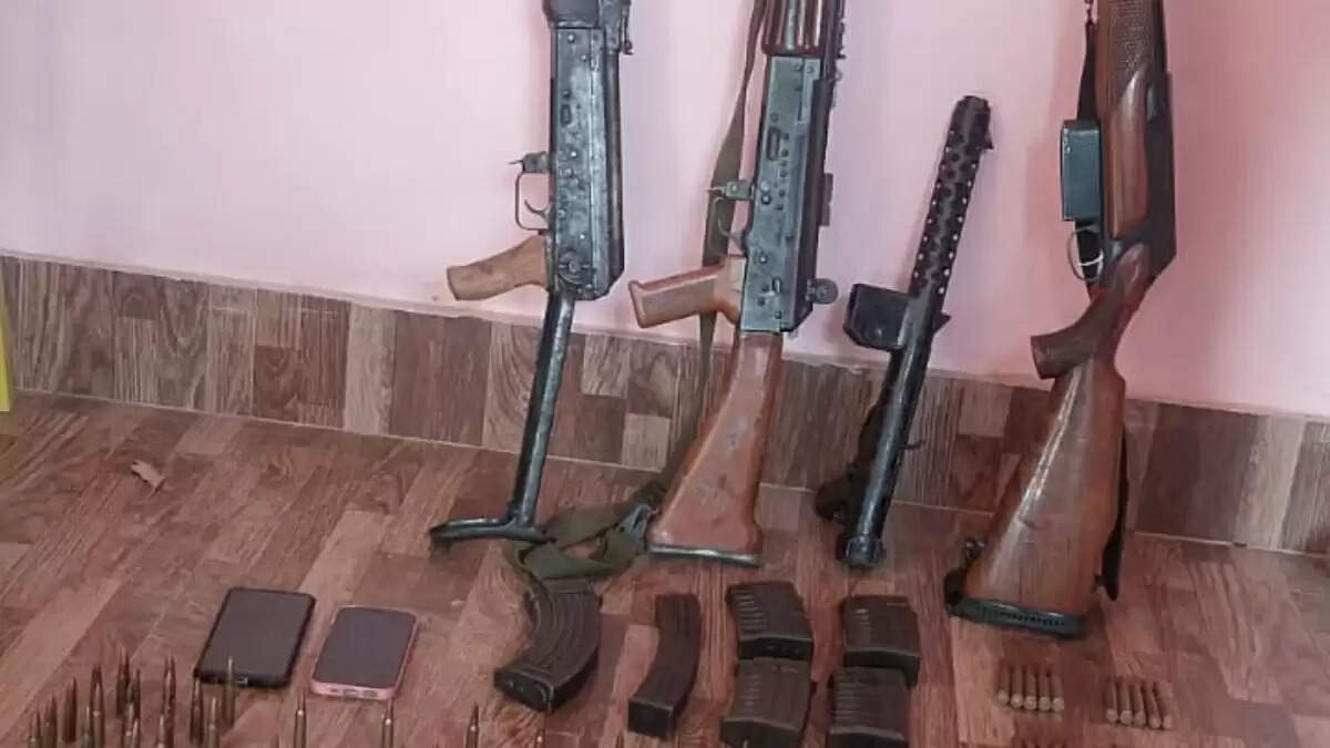 बिहार पुलिस की बड़ी कार्रवाई: निलंबित सिपाही के ठिकाने से बरामद हुए हथियार