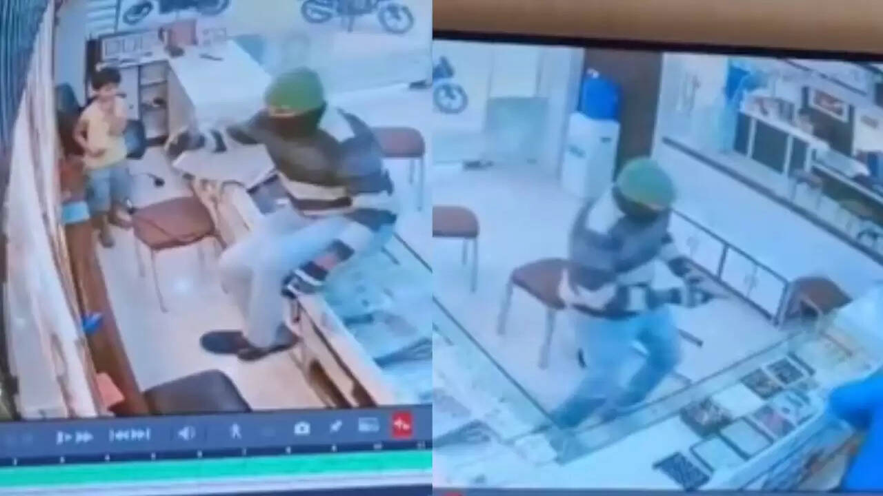 हैदराबाद में ज्वेलरी शॉप के मालिक ने लुटेरों का सामना किया