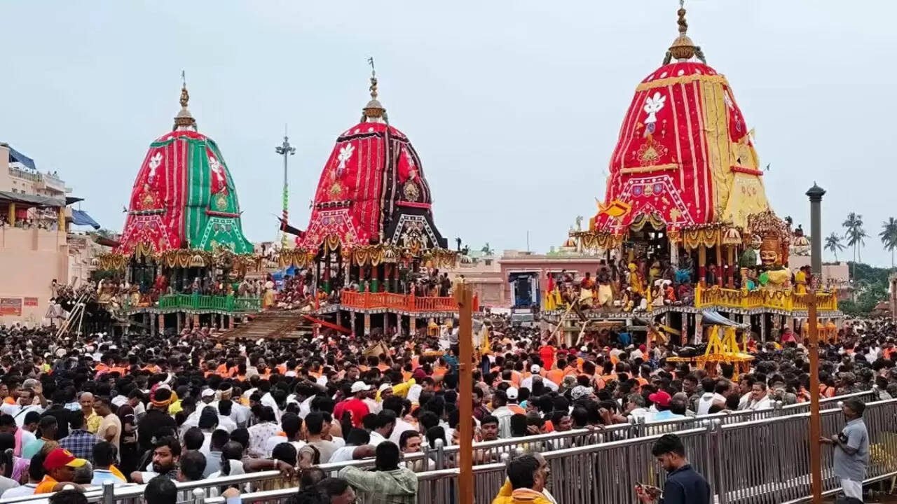 पुरी में रथ यात्रा के दौरान भगदड़ से तीन की मौत, कई घायल