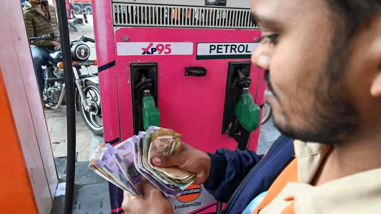 दिल्ली में पेट्रोल और डीजल की कीमतें स्थिर, जानें अन्य राज्यों के दाम